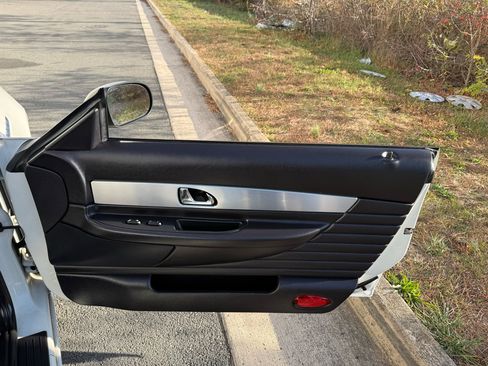 Used 2003 Ford Thunderbird image 28