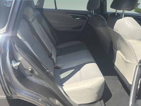 Used 2019 Toyota RAV4 XLE Premium FWD image 24