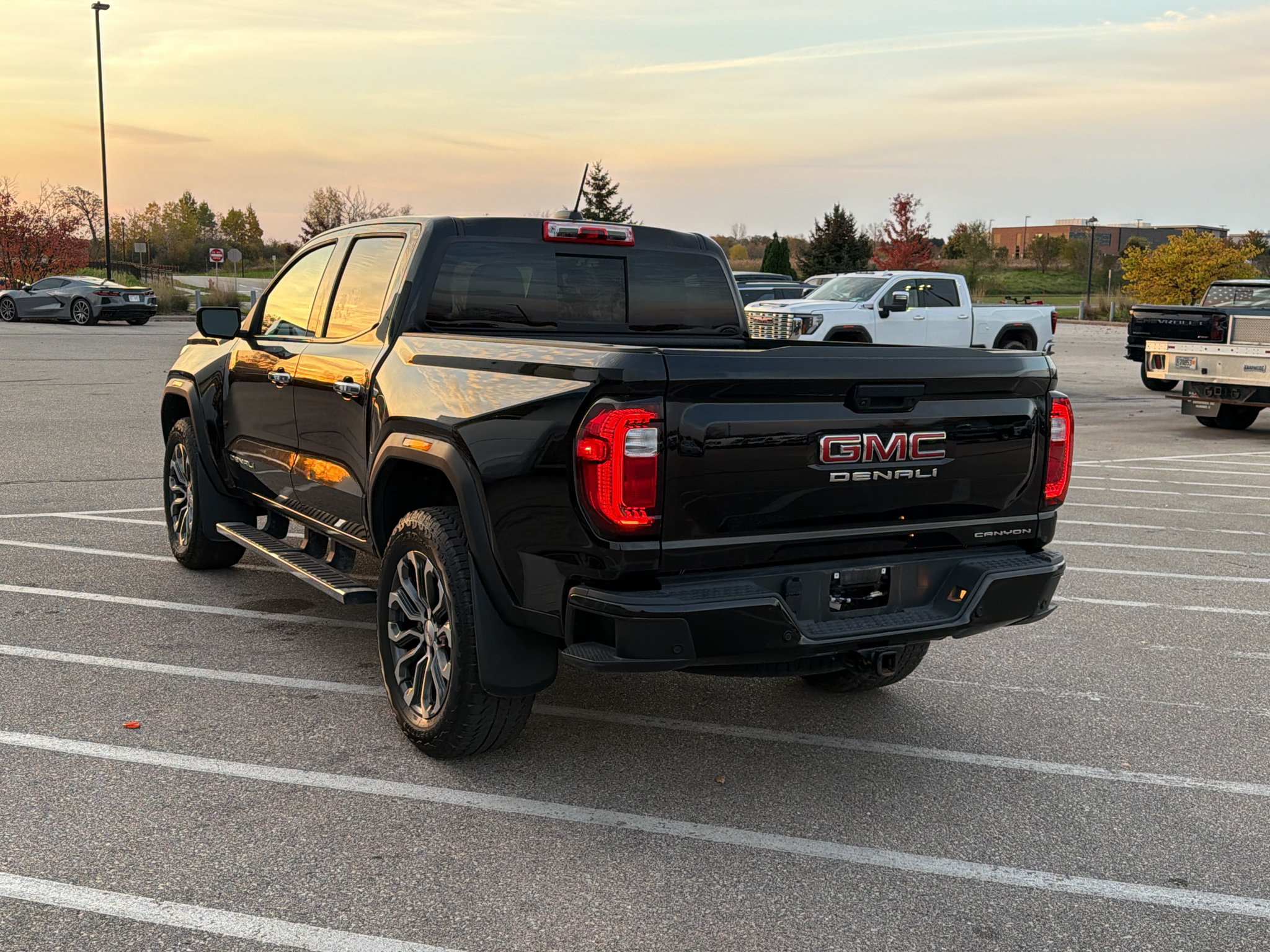 Used 2025 GMC Canyon Denali AWD/4WD image 3