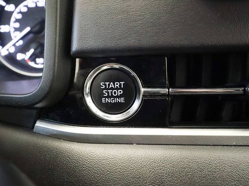 Used 2024 Mitsubishi Outlander FWD image 25