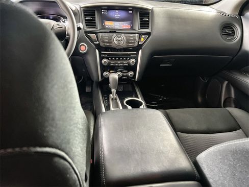 Used 2020 Nissan Pathfinder S image 21