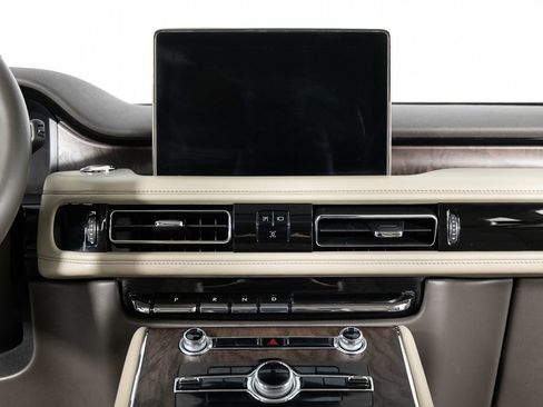 Used 2021 Lincoln Aviator Reserve w/ Class IV Trailer Tow Package image 38