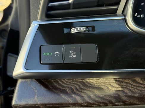 Used 2021 Audi Q8 Premium Plus image 17