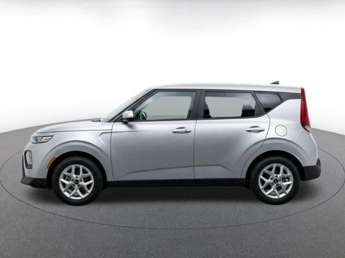 Used 2025 Kia Soul LX w/ LX Technology Package FWD image 4