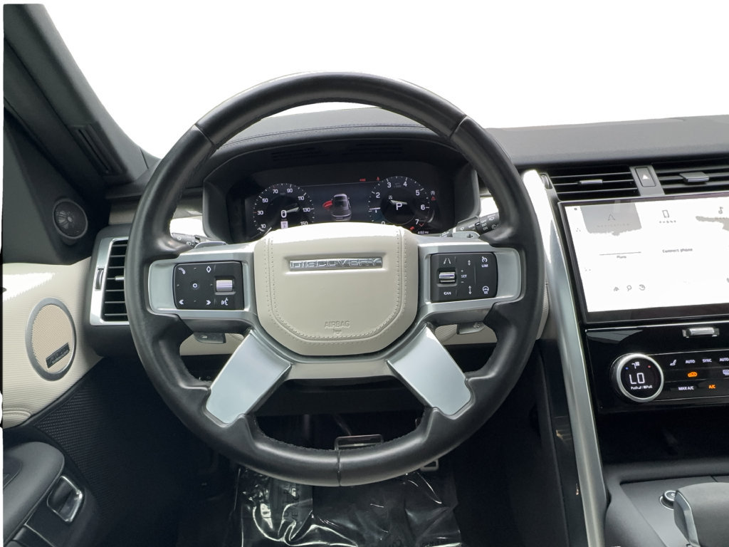 Used 2023 Land Rover Discovery Metropolitan Edition AWD/4WD image 42