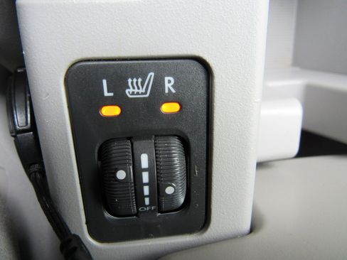 Used 2010 Subaru Forester 2.5X Premium w/ Popular Equipment Group 1A image 20