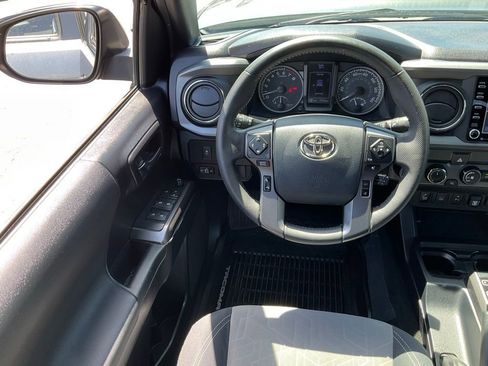 Used 2020 Toyota Tacoma TRD Off-Road w/ Technology Package AWD/4WD image 36