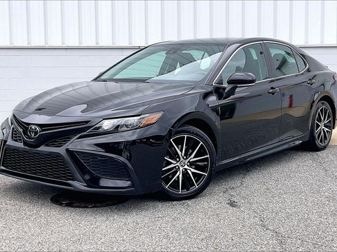 Used 2024 Toyota Camry SE FWD image 2