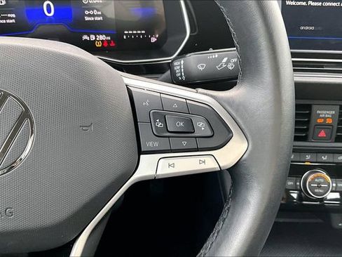 Used 2024 Volkswagen Jetta SE image 12