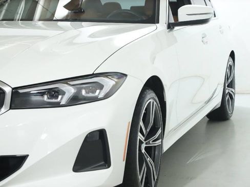 Used 2023 BMW 330i xDrive Sedan w/ Premium Package AWD/4WD image 5
