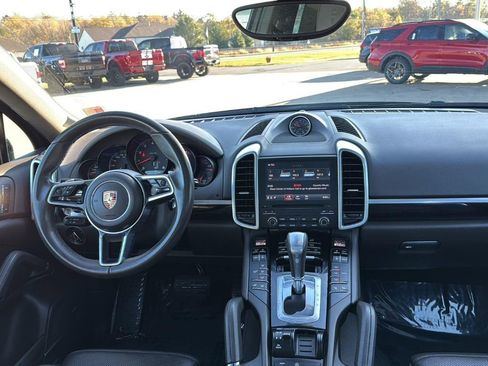 Used 2018 Porsche Cayenne Platinum Edition w/ Premium Package Plus image 16