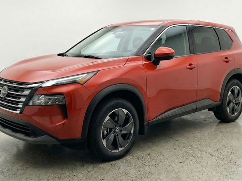 Used 2025 Nissan Rogue SV image 3