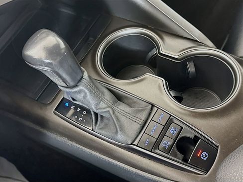 Used 2021 Toyota Camry SE image 19