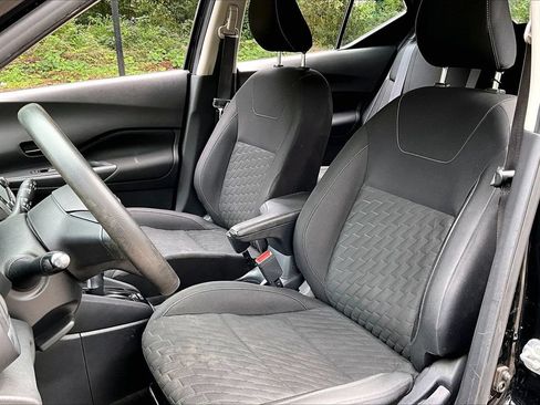 Used 2022 Nissan Kicks S FWD image 18