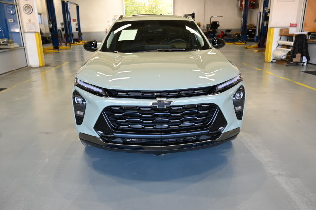 Used 2026 Chevrolet Trax ACTIV w/ Driver Confidence Package FWD image 2