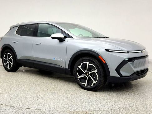 Used 2026 Chevrolet Equinox EV LT image 3