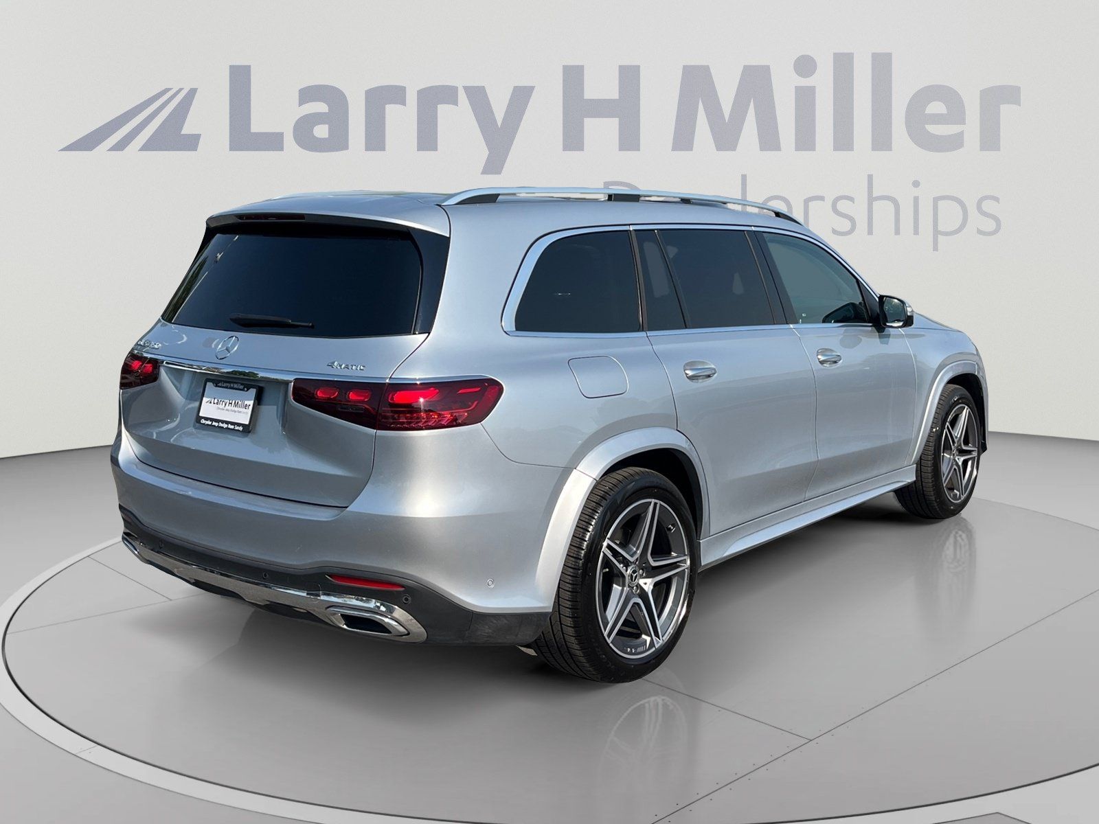 Used 2026 Mercedes-Benz GLS 450 4MATIC image 5