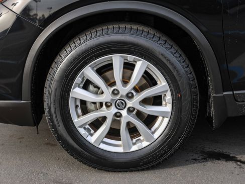 Used 2019 Nissan Rogue SV image 29