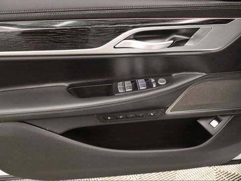 Used 2022 BMW 750i xDrive w/ Executive Package image 20