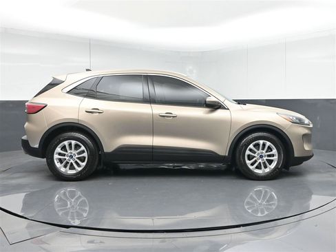Used 2021 Ford Escape SE w/ Cold Weather Package FWD image 4