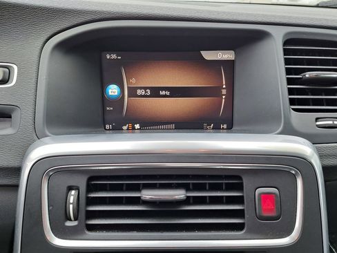 Used 2017 Volvo V60 T5 Cross Country Platinum image 13