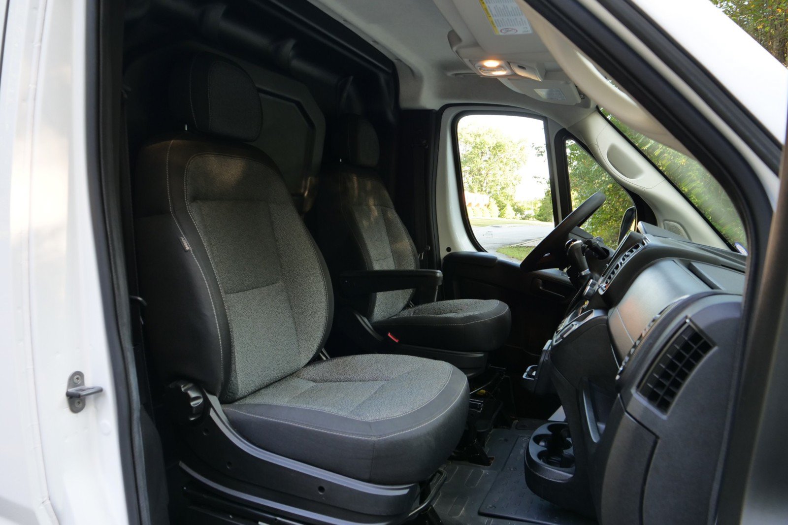 Used 2023 RAM ProMaster 2500 w/ Convenience Group FWD image 21