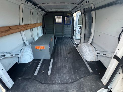 Used 2014 Chevrolet Express 2500 w/ Cold Climate Package image 23