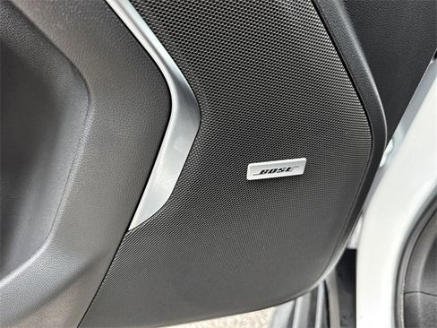 Used 2024 GMC Yukon XL SLT image 41