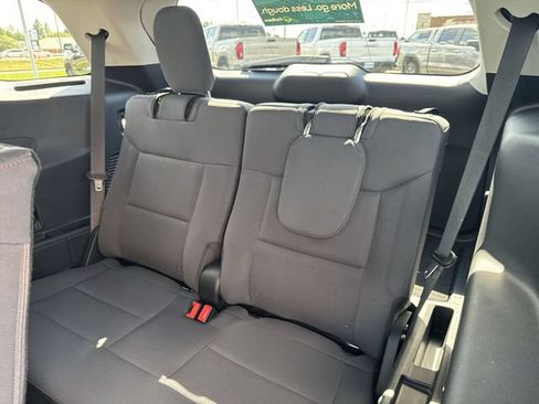 Used 2025 Ford Explorer Active AWD/4WD image 17