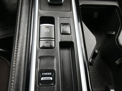 Used 2022 Nissan Pathfinder SL image 25