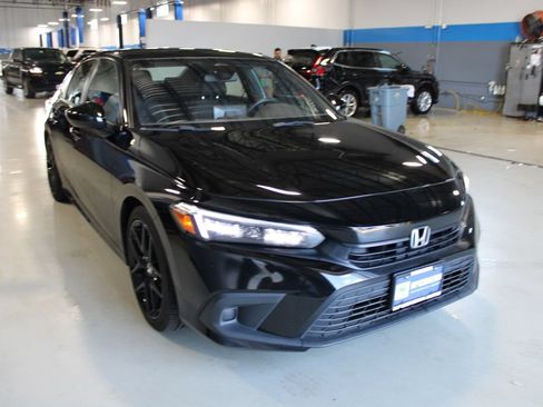 Used 2023 Honda Civic Sport image 3