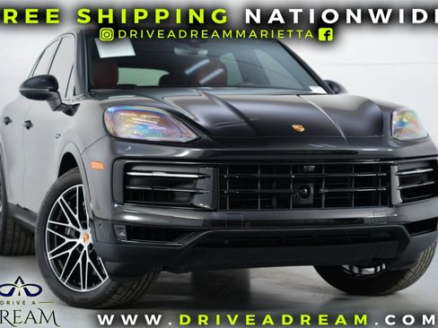 Used 2024 Porsche Cayenne image 2