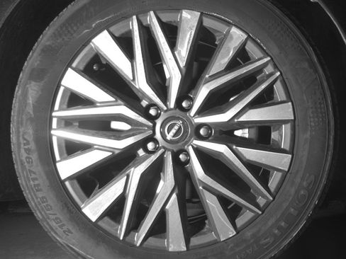 Used 2025 Nissan Altima 2.5 SV FWD image 13