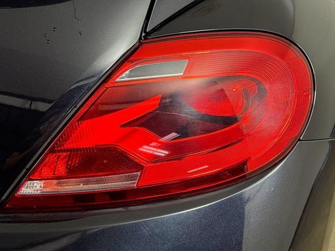 Used 2013 Volkswagen Beetle Turbo FWD image 31