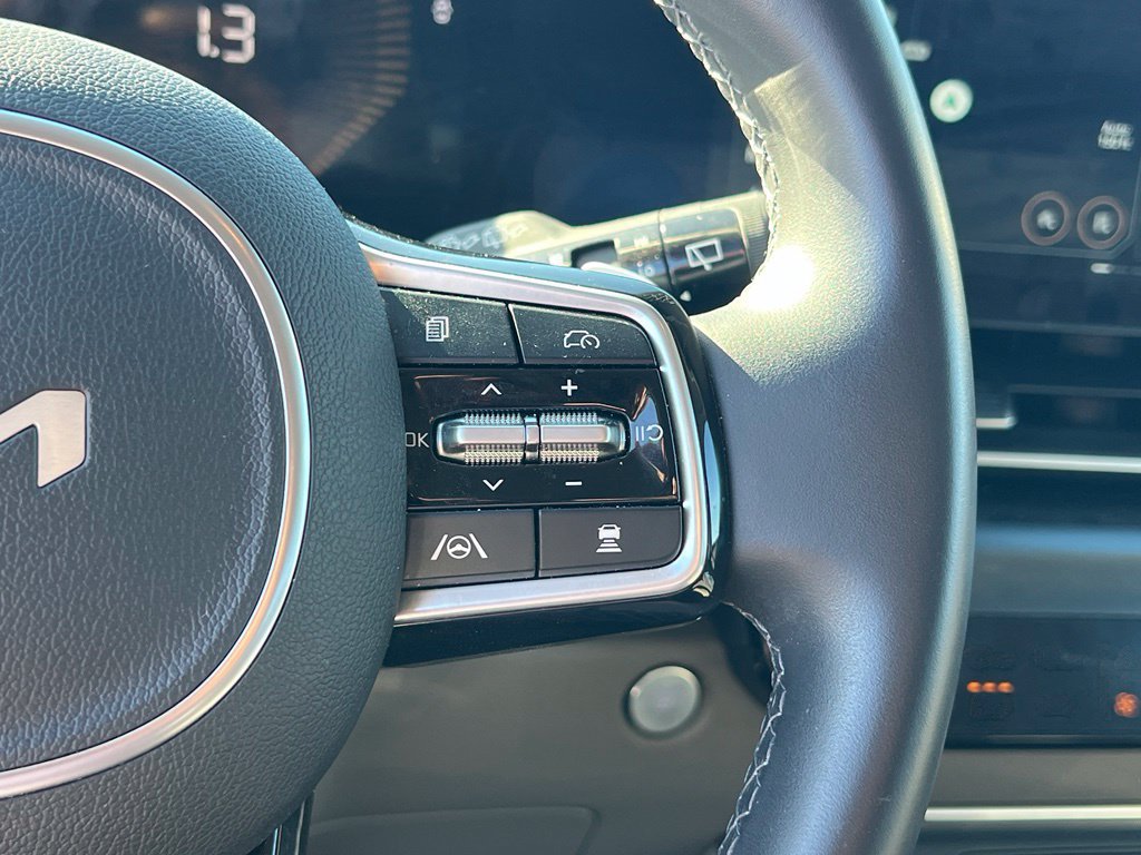 Certified 2026 Kia Carnival LXS FWD image 23