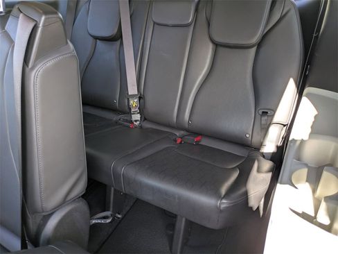 Used 2024 Kia Carnival LX image 28