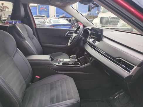 Used 2025 Mitsubishi Outlander SE AWD/4WD image 31