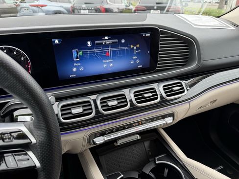 Used 2024 Mercedes-Benz GLS 580 4MATIC image 23