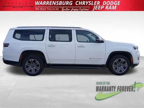 Used 2024 Jeep Wagoneer L Series II w/ Flexible Seating Group image 2