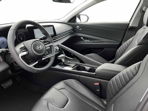 Used 2025 Hyundai Elantra Limited image 14