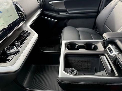New 2025 Ford Expedition Max Platinum w/ Driver's Package image 27