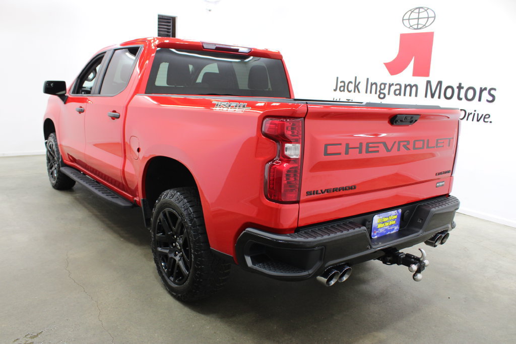 Used 2024 Chevrolet Silverado 1500 Custom Trail Boss w/ LPO, Dark Essentials Package AWD/4WD image 3