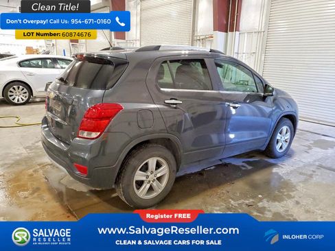 Used 2017 Chevrolet Trax LT w/ LT Convenience Package FWD image 4