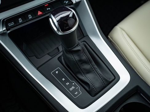 Certified 2025 Audi Q3 2.0T Premium Plus w/ Premium Plus Package image 34