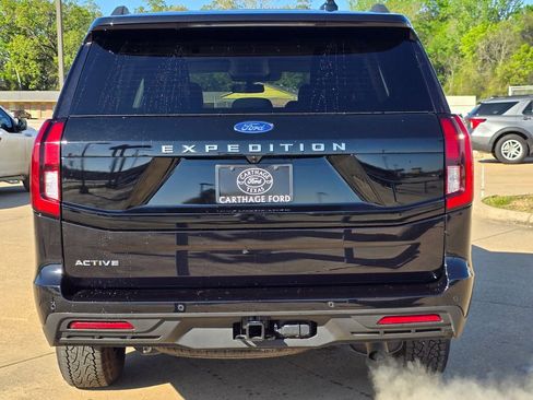 Used 2025 Ford Expedition Active RWD image 4