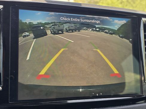 Used 2024 Chrysler Pacifica Touring-L image 19