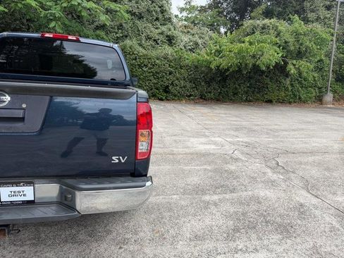 Used 2019 Nissan Frontier SV RWD image 9