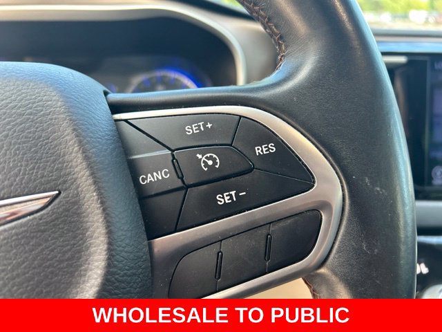 Used 2017 Chrysler Pacifica Touring-L FWD image 17
