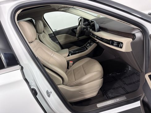 Used 2020 Lincoln Aviator Grand Touring w/ Elements Package Plus AWD/4WD image 40