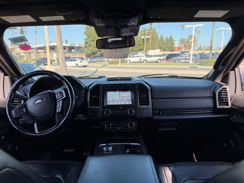 Used 2018 Ford Expedition Limited RWD image 17